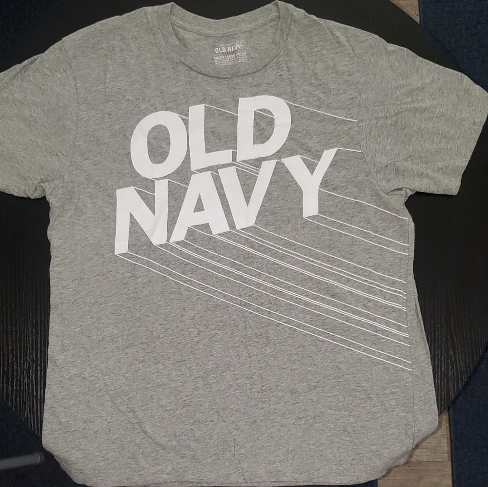 🥨10 for$20 Old Navy Gray Tee with White Graphic